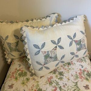 Set of 2 Vintage Floral Patchwork Pillow Shams - Ivory White & Blue Flowers